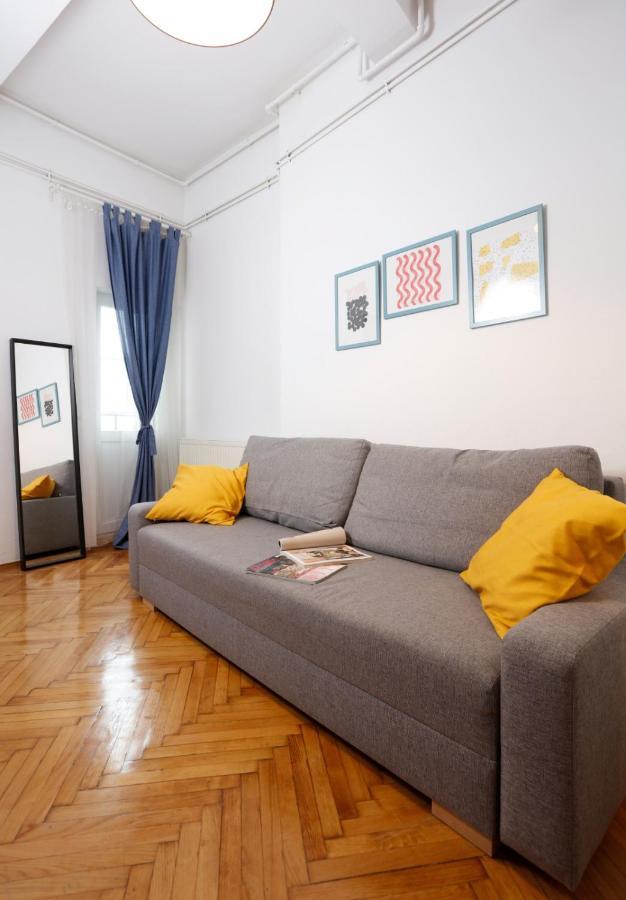 Lovely Apartment With 2 Bedrooms Bukarest Kültér fotó